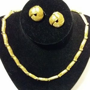 Vintage Avon Gold Tone Necklace with Pierce Earrings Set